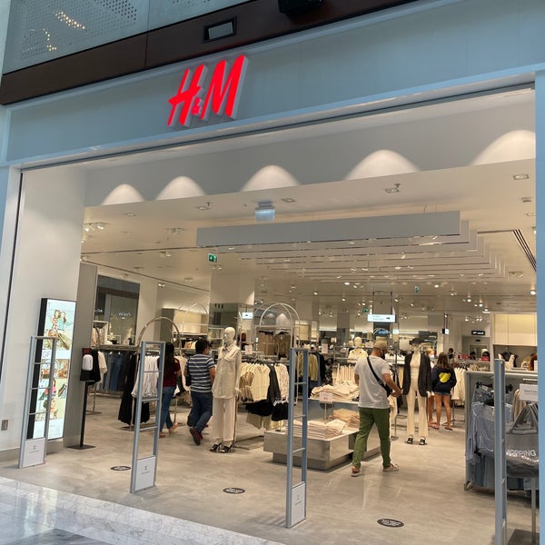 H&M store